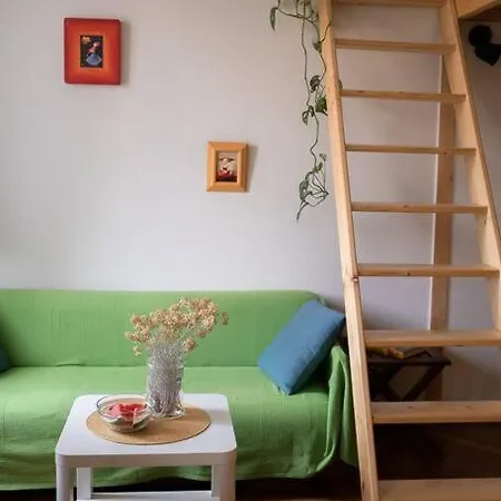 Appartement Lovely Loft W Patio & Garden *