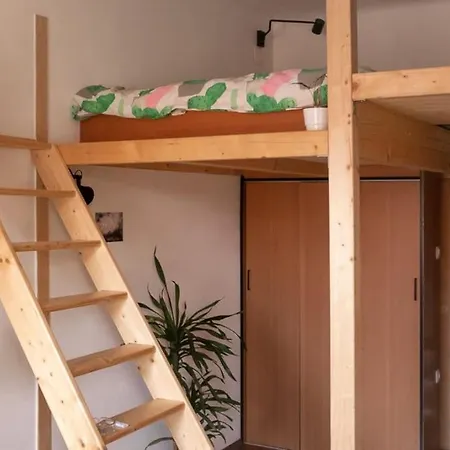 Appartement Lovely Loft W Patio & Garden